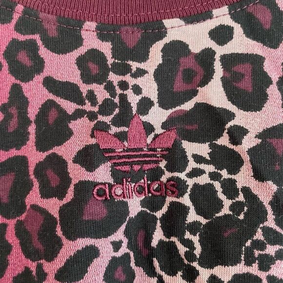 adidas Womens Allover Print T-Shirt 1X Burgundy Cheetah Print 3 Stripes Trefoil - Picture 8 of 8